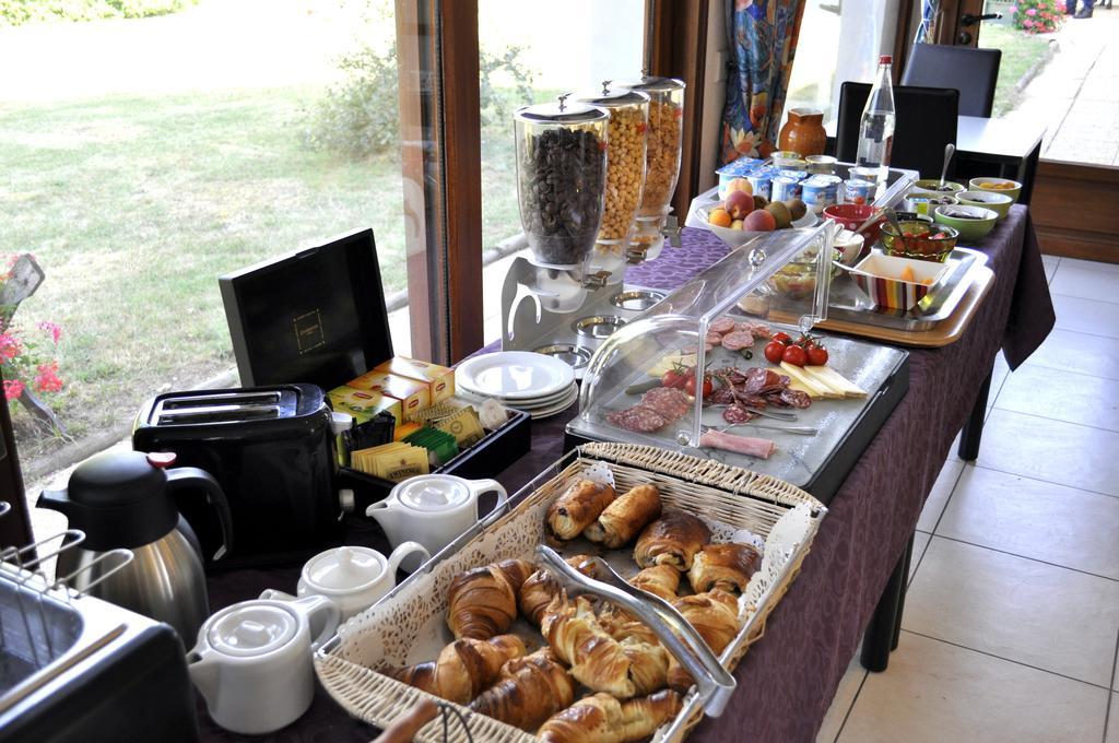 Hotel Restaurant Le Relais De Pouilly ภายนอก รูปภาพ