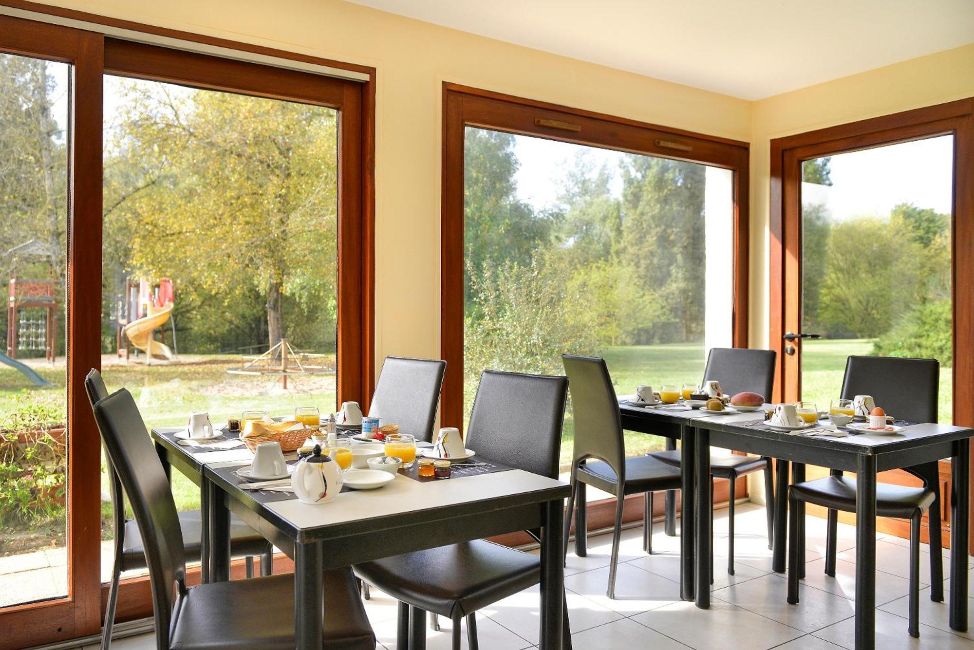 Hotel Restaurant Le Relais De Pouilly ภายนอก รูปภาพ