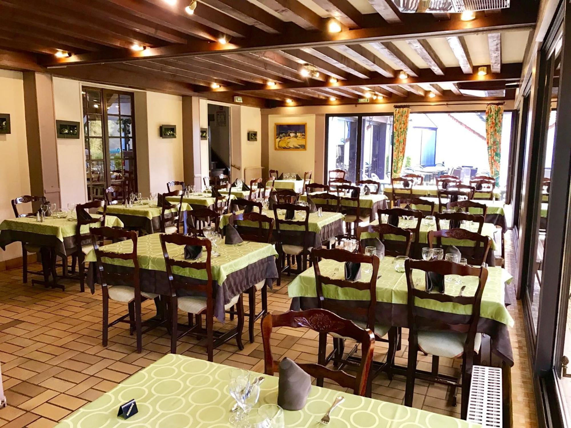 Hotel Restaurant Le Relais De Pouilly ภายนอก รูปภาพ