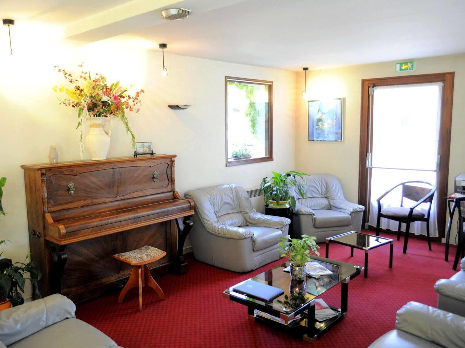 Hotel Restaurant Le Relais De Pouilly ภายนอก รูปภาพ